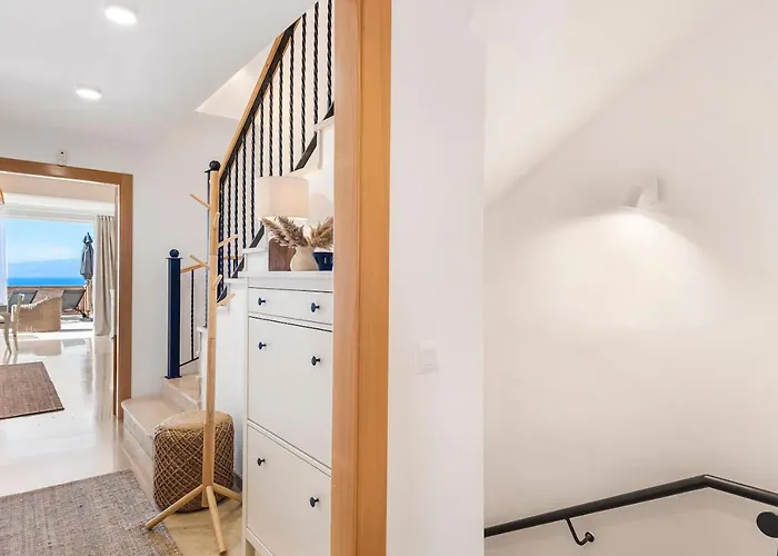 Modern Bright And Welcoming Ocean View *